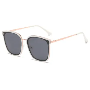 Modische Oversize quadratische Sonnenbrille polarisierend für Damen und Herren in Weiß.
