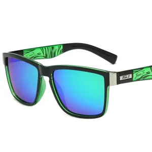 Gafas de sol polarizadas para hombre con lentes de espejo azules y montura negra y verde exterior.