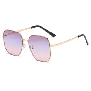 Stylische polygonale Metallrahmen Sonnenbrille mit violetten rosa Farbverlaufser Glasern fur Damen