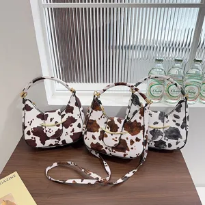 Koreanischer Kuh-Print Halbmond Hobo Bag, Vintage Schulter Mini Umhaengetasche fuer Damen.