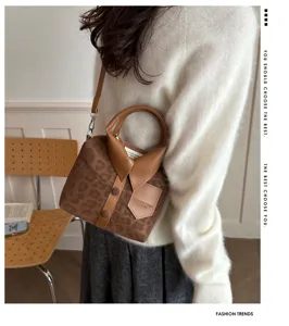 Bolso de mano creativo forma camisa estampado leopardo estilo coreano bolso cruzado mujer