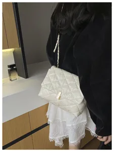 Elegante borsa a tracolla trapuntata da donna borsa chic minimalista bianca casual