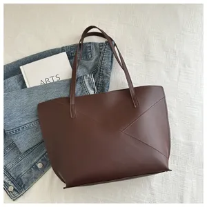 Borsa tote minimalista marrone da donna, elegante borsa a spalla in patchwork per uso quotidiano.