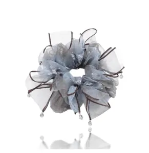 Εξαιρετικό γκρι δίχτυ λαστιχάκι μαλλιών με λεπτεπίλεπτες χάντρες για καθημερινό στιλ.