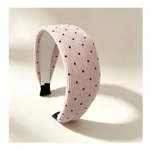 Diadema ancha de pana rosa con lunares negros, accesorio muy bonito para uso diario.