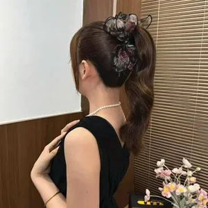 Pinza de pelo vintage de organza rosa crepuscular con colgante de perlas elegante