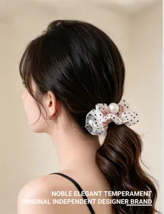 Coletero de lunares con perla elegante para mujeres, goma de pelo de satén suave.