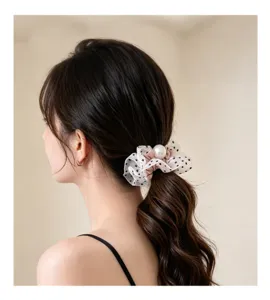 Coletero de pelo de malla con lunares y perla, suave tela satinada para peinado de mujer.