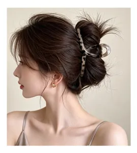 Elegante pinza de pelo con patrón de carey para mujeres, accesorio de moda para uso diario.