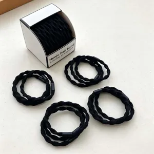 Vista detallada de gomas elásticas negras duraderas con caja de almacenamiento, alta elasticidad.