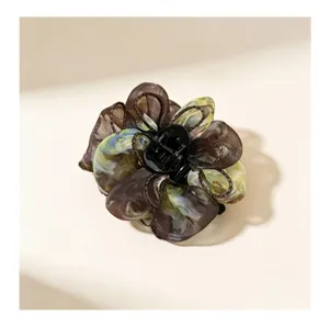 Pinza de pelo con flor de malla, elegante accesorio para el cabello de mujer, estilo chic.