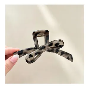 Pinza de pelo de lazo de leopardo de acetato detalle para peinados elegantes y uso diario