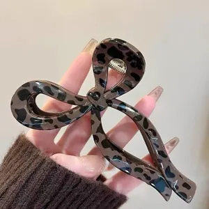 Pinza de pelo con lazo estampado de leopardo, accesorio chic de acetato para uso diario.