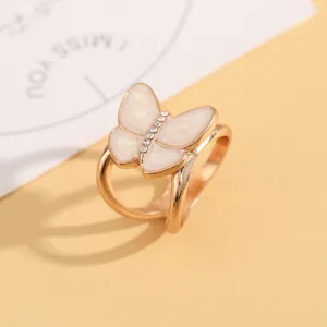 Elegant French retro butterfly scarf buckle, stylish gold-tone metal shawl clip for women.