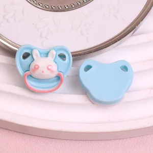 Niedliche blaue Hase Schnuller Harz Charms Cabochons fuer DIY Handwerk und Handydesign Zubehoer.