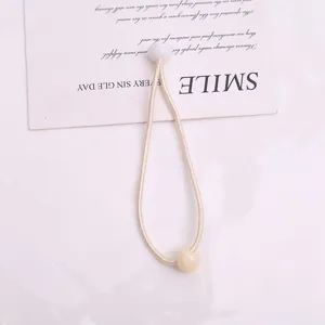 Elastico per capelli beige minimalista con perline, fermacoda elastico per dettagli quotidiani.