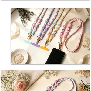 Handgeflochtene Blumen Handy-Umhängeband mit mehrfarbigem geflochtenem Gurt und Metallkarabiner.