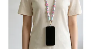 Handgemachte geflochtene Blumen-Handy-Umhängeband mit Crossbody-Gurt und Dichtung.