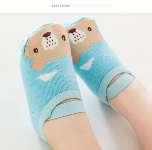 Leuke baby- en peutersokken met schattig berenmotief, antislipzool en elastische band.