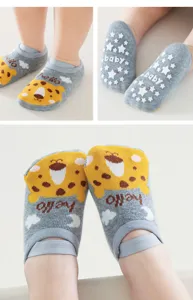 Antislip babysokjes met schattig diermotief en sterrenantislipzool voor de kleintjes.