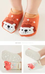 Comfortabele peuter vloersokken met schattige dierendessins en antislip noppenzolen voor veiligheid.