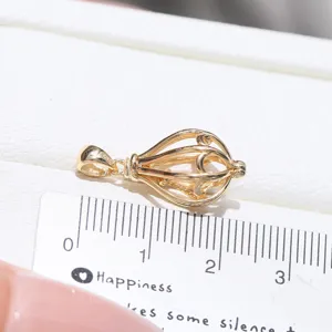 Vue détaillée du support de pendentif cage creuse en argent sterling 925, accessoire.