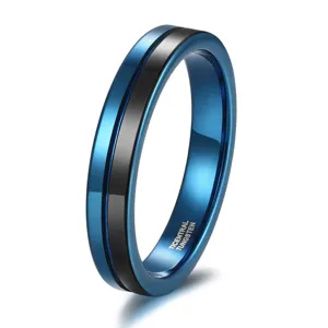 Detailansicht der 4 mm breiten blau-schwarzen Wolframring Innenogravur mit zentraler Rille