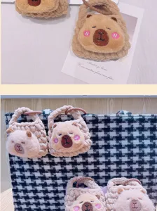 Handmade knitted plush capybara coin purse cute mini bag cartoon keychain backpack pendant detail