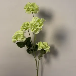 Ramo di rose artificiali fiori finti verdi per la decorazione di matrimonio casa
