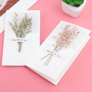 Exquisite dried flower greeting card for birthday, gratitude, festival gifts and special blessings.