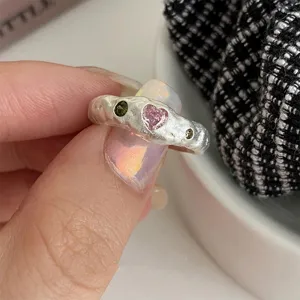 Unregelmäßiger strukturierter rosa Herz Ring im Nischen Stil offener Ring Damen