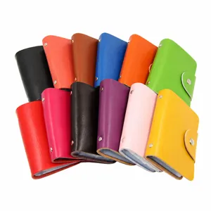 Tarjetero de piel de vacuno colorida con múltiples ranuras, compacto y elegante para uso diario.