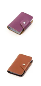 Tarjetero de cuero genuino con botón a presión, estuche de tarjetas en morado y marrón.