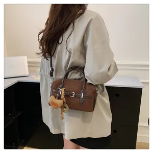 Retro suède Boston handtas voor dames, casual schoudertas met contrasterende kleuren ontwerp.