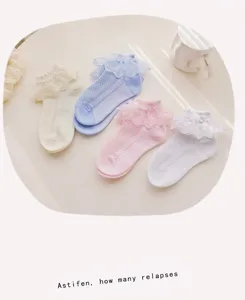 Schattige kinderen kant ruches sokken detail weergave, ademende prinses sokken voor meisjes.