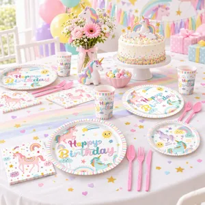Set di stoviglie per feste di compleanno unicorno con piatti, bicchieri e tovaglioli.