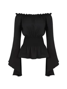 Blouse médiévale noire pour femme, épaule dénudée et taille smokée élégante et chic.
