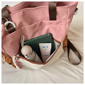 Sac cabas en toile multicolore élégant avec plusieurs poches, idéal pour l'école et les déplacements.