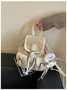 Chic mini mochila con solapa de leopardo y tierno colgante de perrito de peluche.