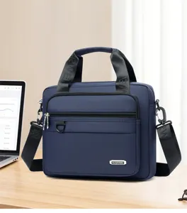 Detailansicht der dunkelblauen Business Laptoptasche mit multifunktionalem Taschenlayout.