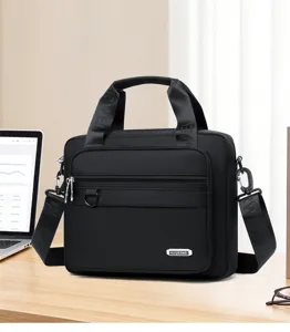 Schwarze Business Herren Umhängetasche Detailansicht, große Kapazität Freizeit Reise Tasche.