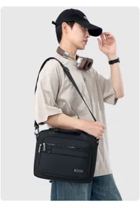Detailansicht der Herren Business Umhängetasche, lässige Nylontasche mit vielen Fächern für Alltag.