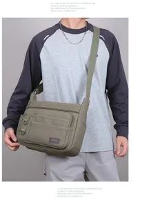 Detailansicht der lässigen Canvas Umhängetasche mit praktischen Taschen für die Praxis.