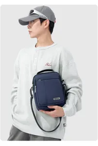 Herren lässige mehrschichtige Umhängetasche Schultertasche in Dunkelblau mit Schultergurt.