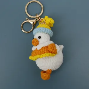Llavero de pato de ganchillo hecho a mano, lindo colgante de muñeca de lana para bolsos.