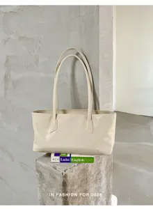 Detailansicht der minimalistischen Ledertasche, lässiges Design für den Alltag und Bürogebrauch.