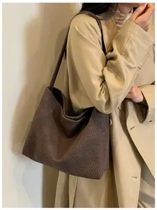 Sac a epaule tisse marron pour femme, style retro elegant sac a main quotidien chic.