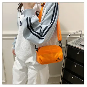 Bolso cruzado naranja ligero para mujer, bolsa de teléfono informal con múltiples bolsillos.