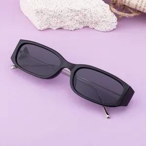 Lunettes de soleil homme carrées petite monture noire, style tendance outdoor anti-UV.
