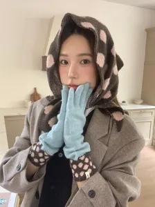 Knitted polka dot triangular scarf and warm gloves set, retro winter fashion accessories for women.